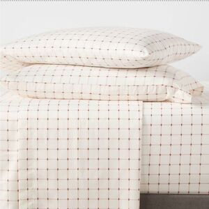 Microfiber Sheet Set Room Essentials Twin/XL Twin Pink Grid NWT | 4-Piece